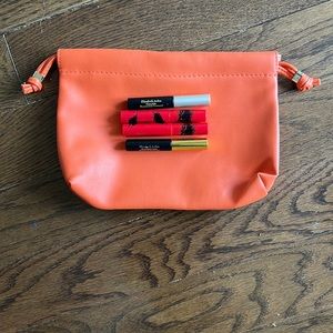 Elizabeth Arden Cosmetic Bag with 4 Elizabeth Arden Mascaras